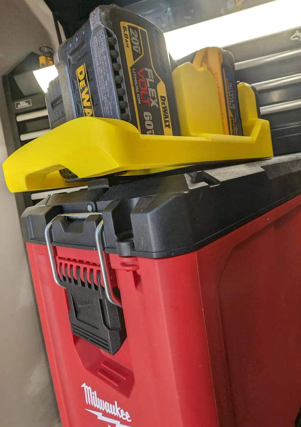 Lid Locking Dewalt 20v Battery Rack x6 (RS-D6LLBR)