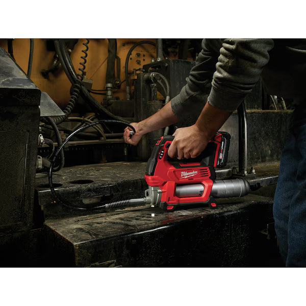 Milwaukee M18 Grease Gun Kit (2646-21CT)